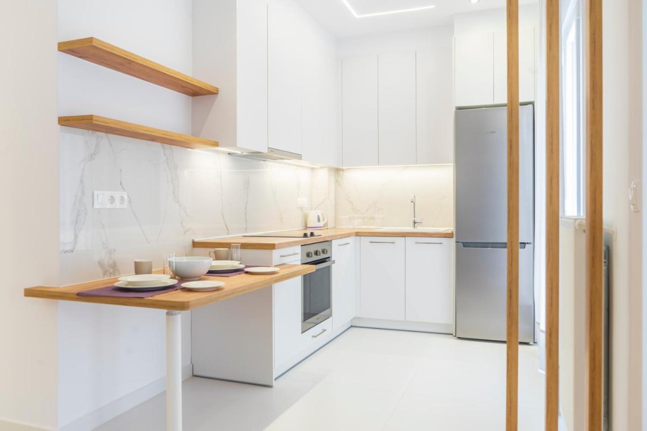 New Modern Style Home Next To The Train Station 塞萨洛尼基 外观 照片